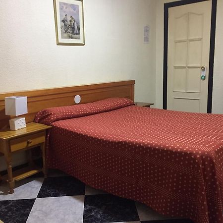 Hostal Jacinto Alcalá de Henares Exteriér fotografie