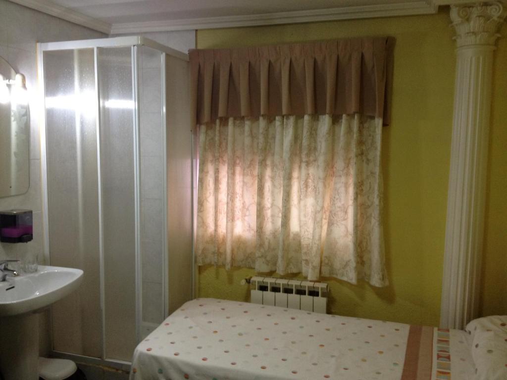 Hostal Jacinto Alcalá de Henares Exteriér fotografie