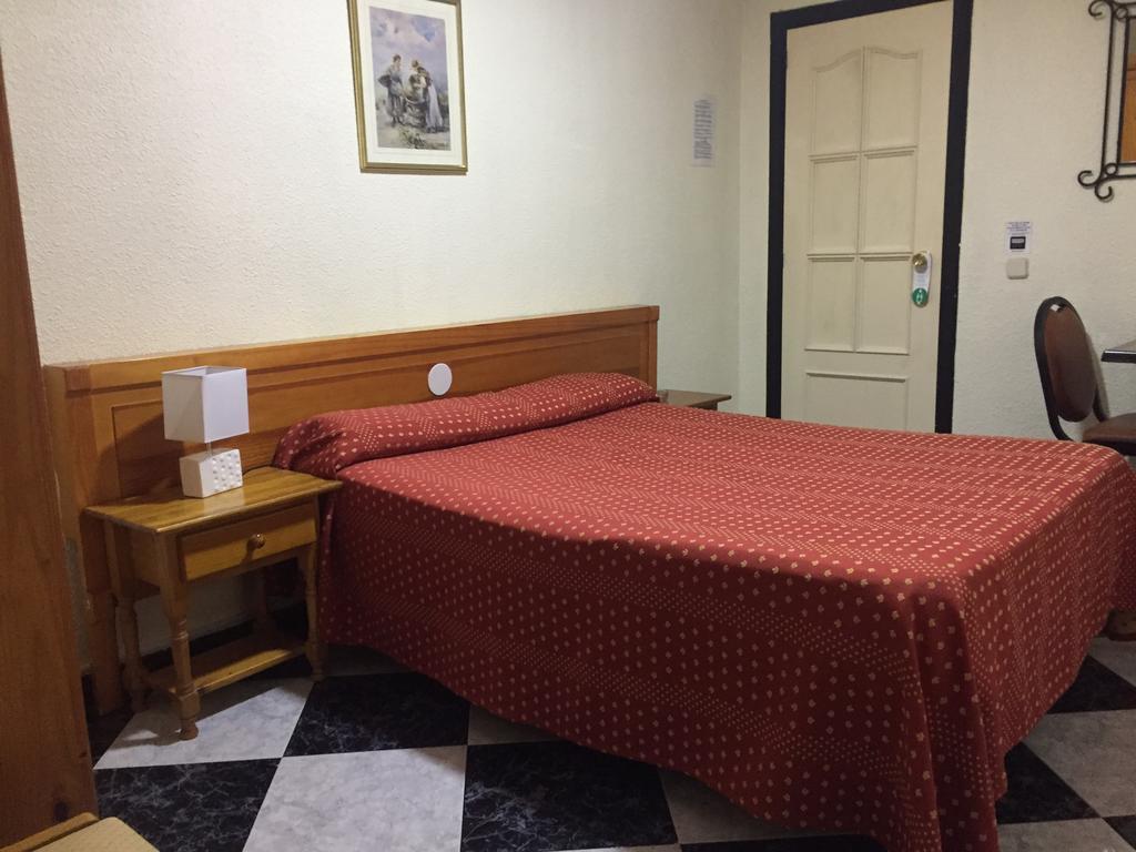 Hostal Jacinto Alcalá de Henares Exteriér fotografie