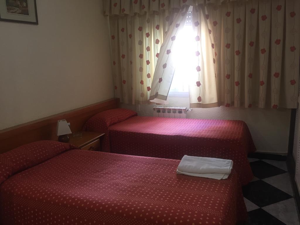 Hostal Jacinto Alcalá de Henares Exteriér fotografie
