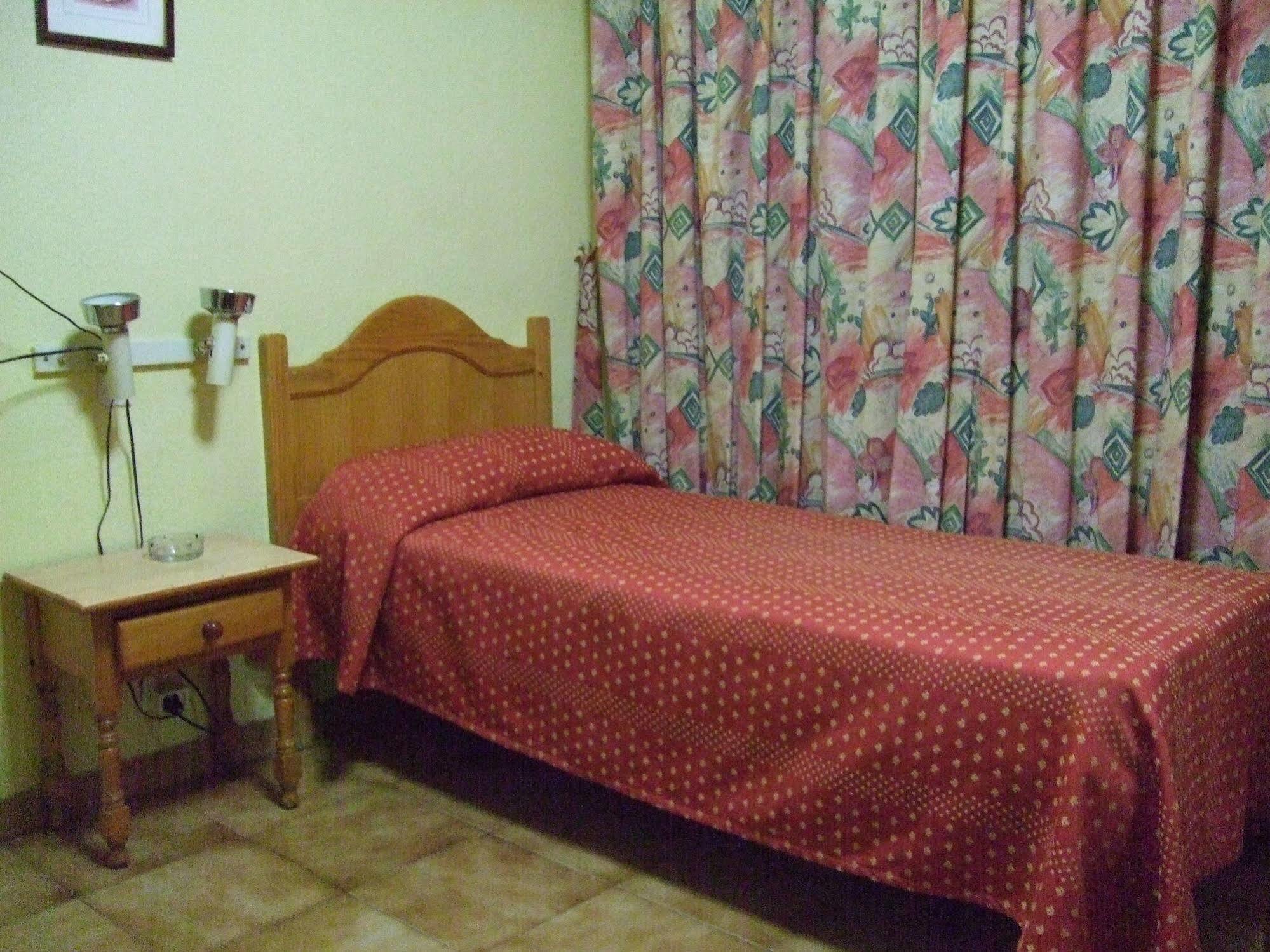 Hostal Jacinto Alcalá de Henares Exteriér fotografie