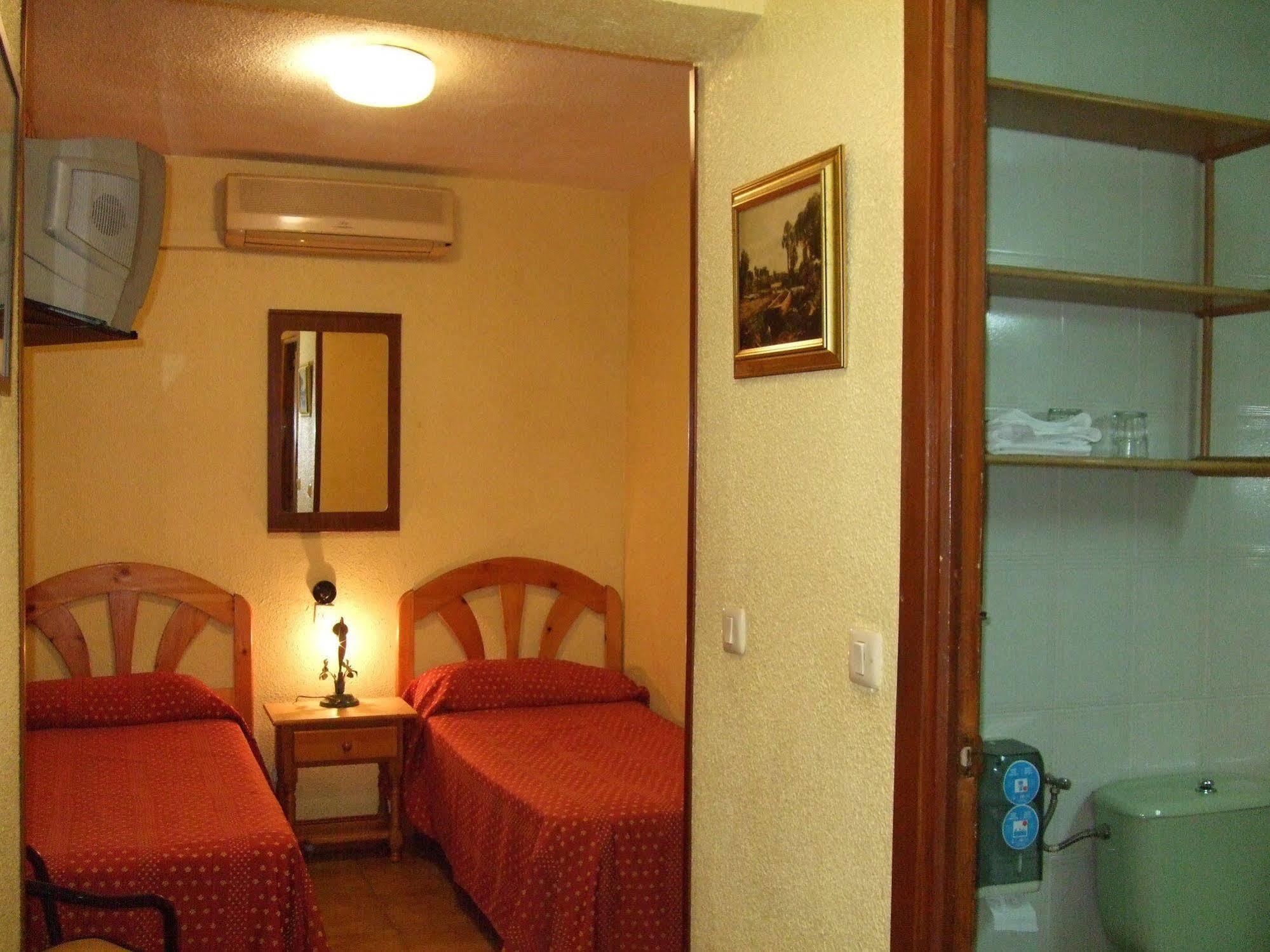 Hostal Jacinto Alcalá de Henares Exteriér fotografie