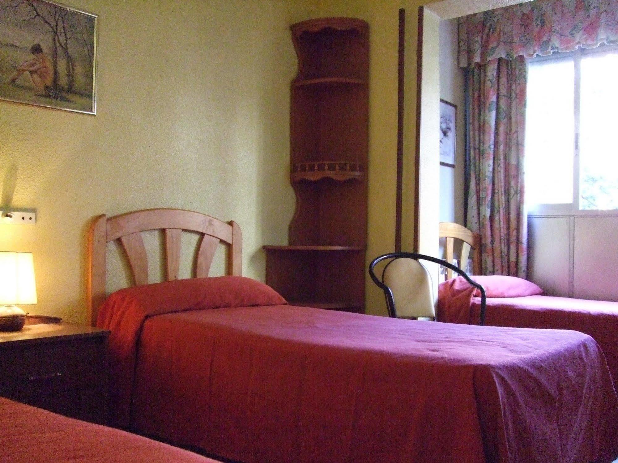 Hostal Jacinto Alcalá de Henares Exteriér fotografie