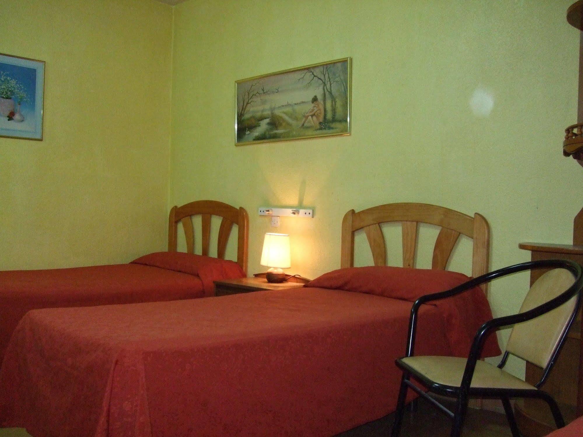 Hostal Jacinto Alcalá de Henares Exteriér fotografie