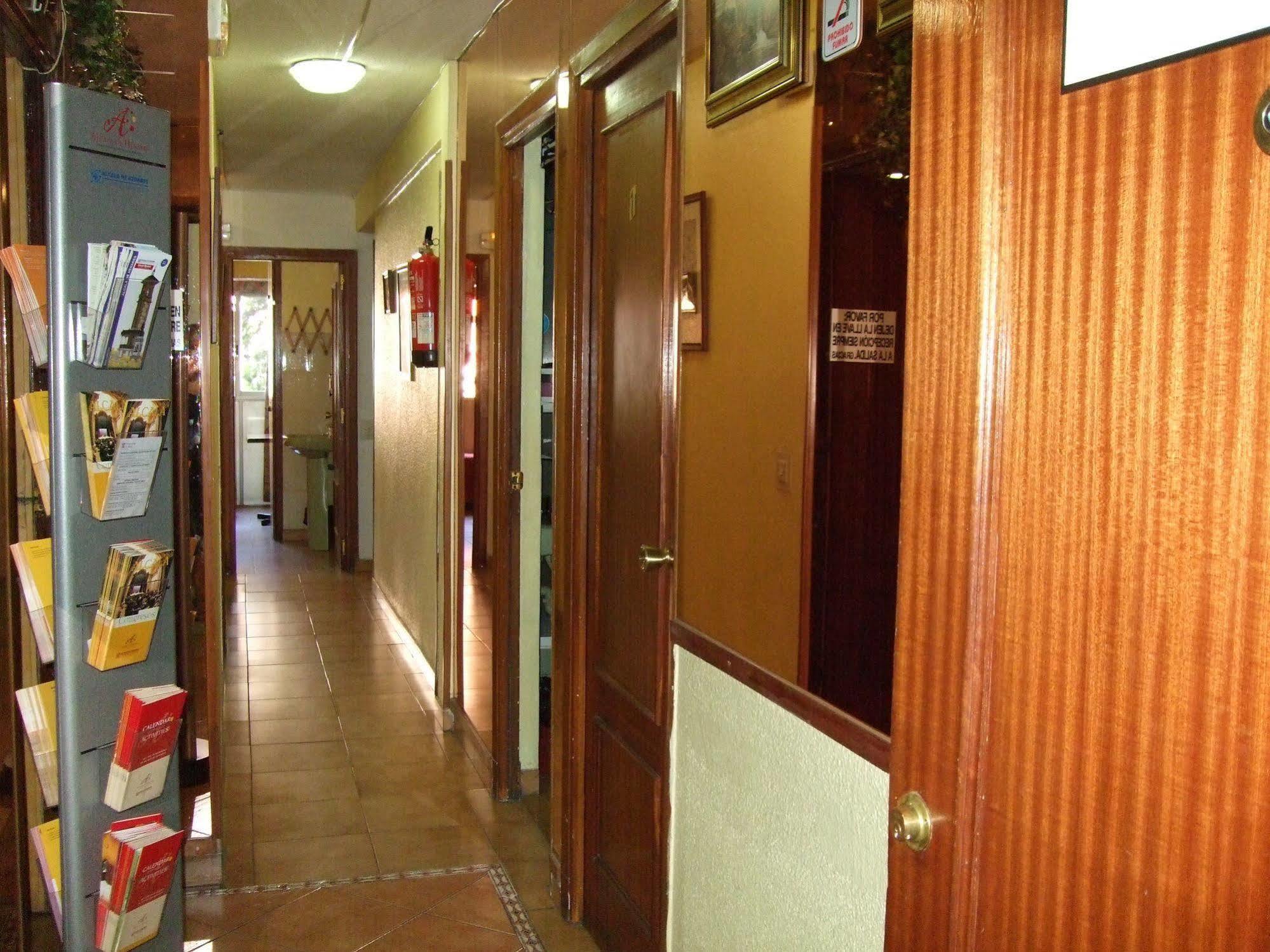 Hostal Jacinto Alcalá de Henares Exteriér fotografie